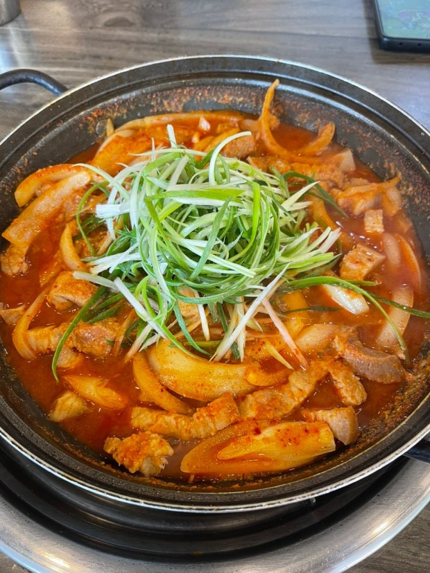 통돼지 두루치기 thumb 1